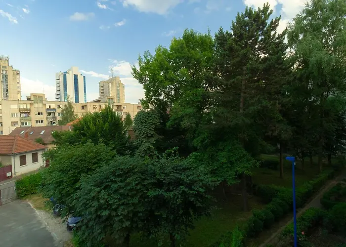 The Mews - Central Apartment Near Afi Mall